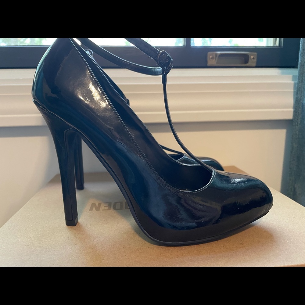 Black patent leather T-Strap pumps